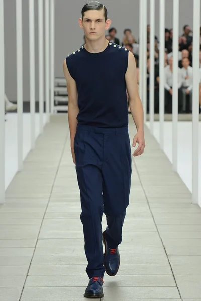 Look 17